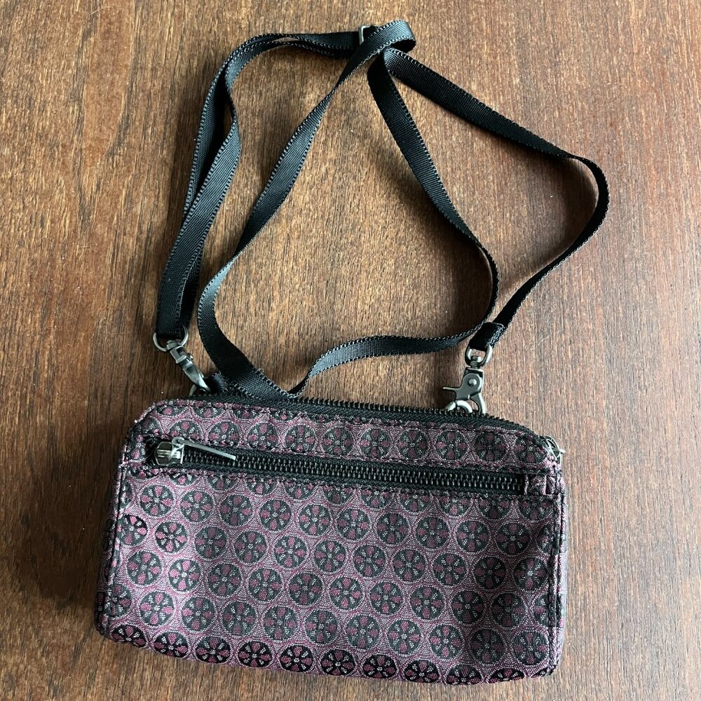 Baggallini Daisy Clutch Purse